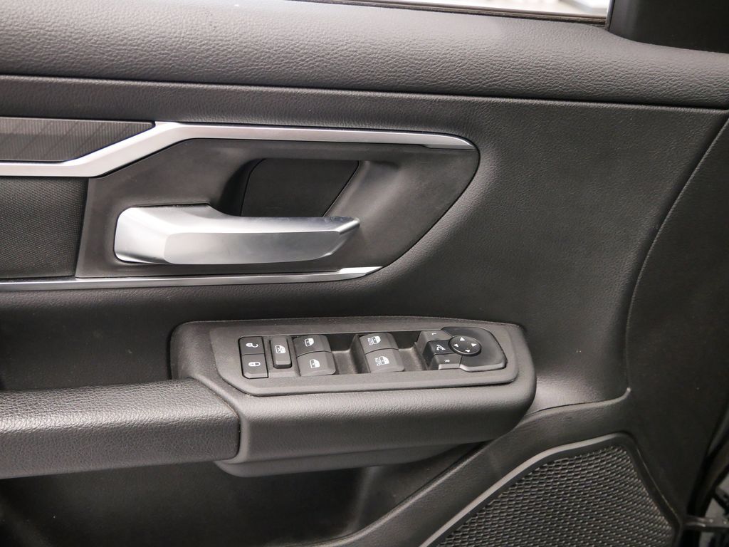 Thumbnail: 2025 RAM 1500 - 18