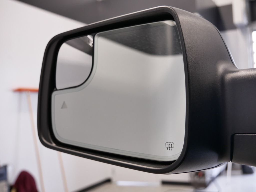 Thumbnail: 2025 RAM 1500 - 28