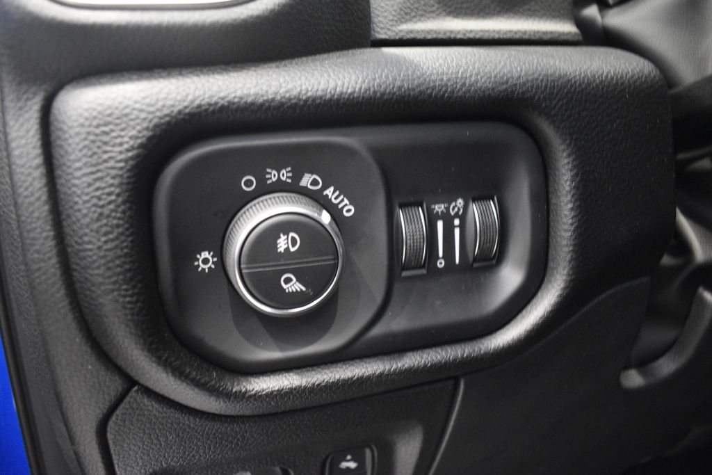 Thumbnail: 2026 RAM 1500 - 33