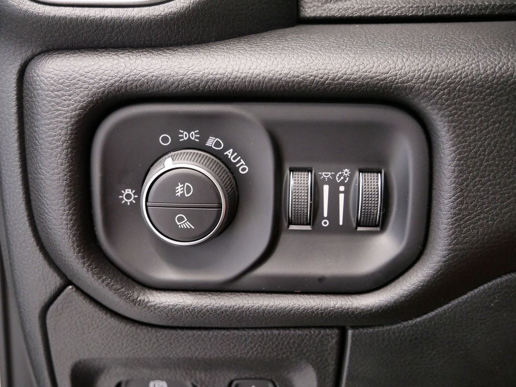 Thumbnail: 2026 RAM 1500 - 30