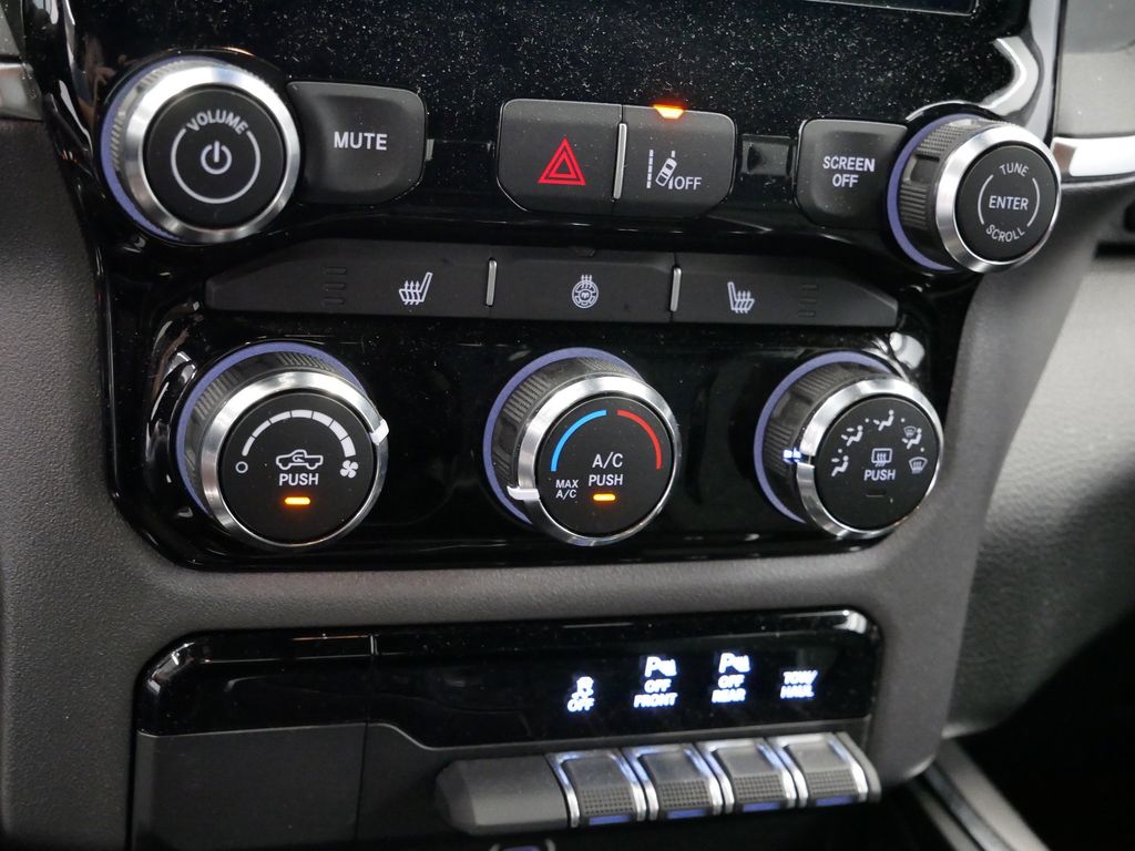 Thumbnail: 2025 RAM 1500 - 25