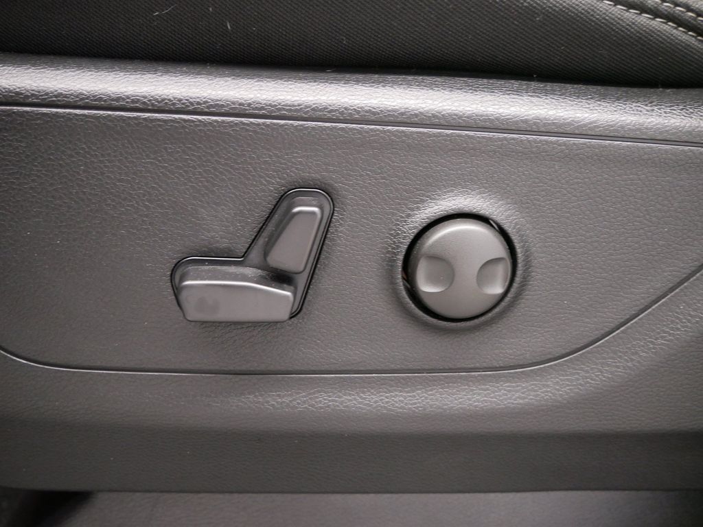 Thumbnail: 2026 RAM 1500 - 21