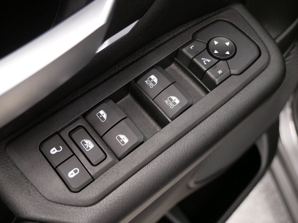 Thumbnail: 2026 RAM 1500 - 19