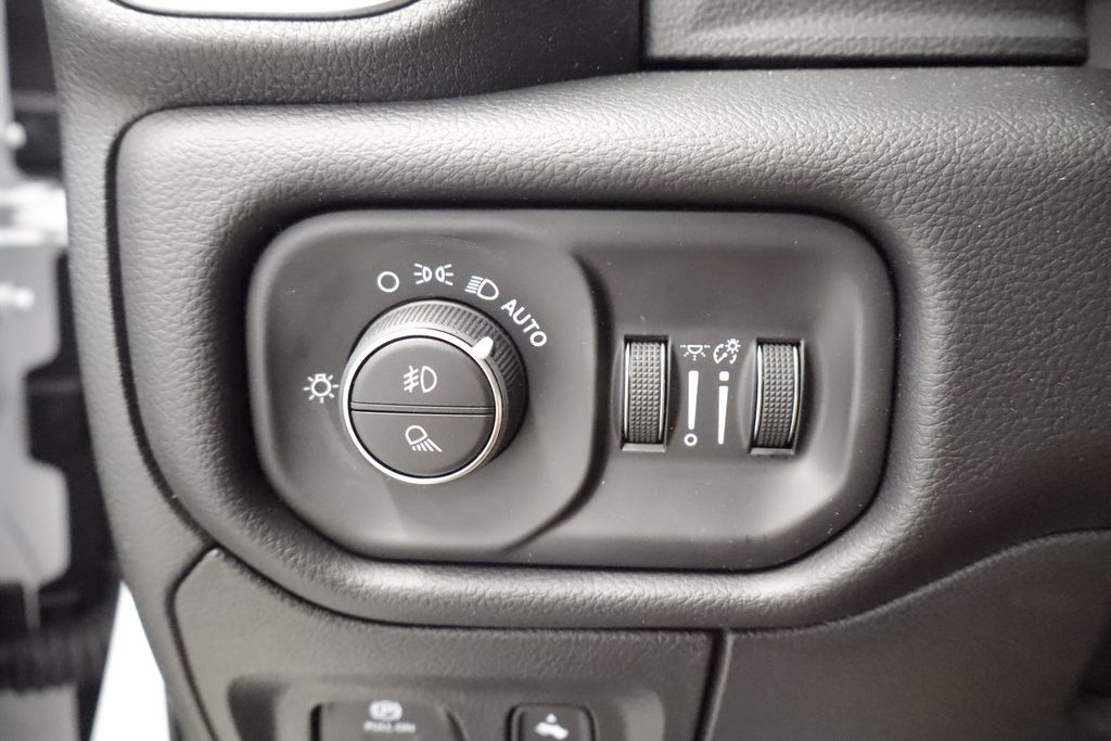 Thumbnail: 2026 RAM 1500 - 26
