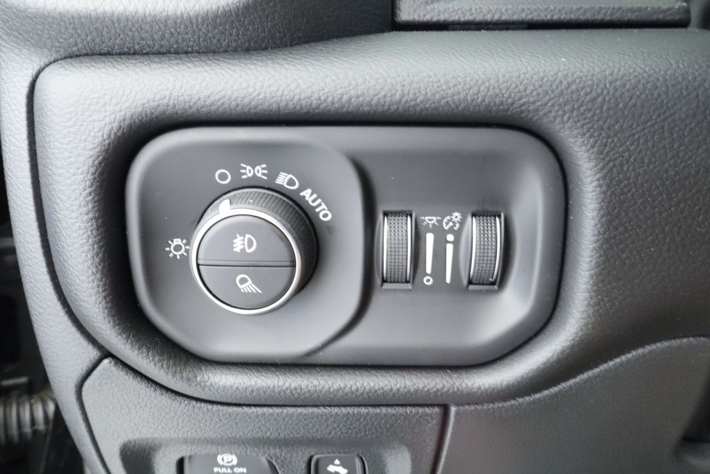 Thumbnail: 2026 RAM 1500 - 34