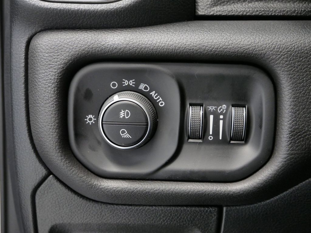 Thumbnail: 2026 RAM 1500 - 27