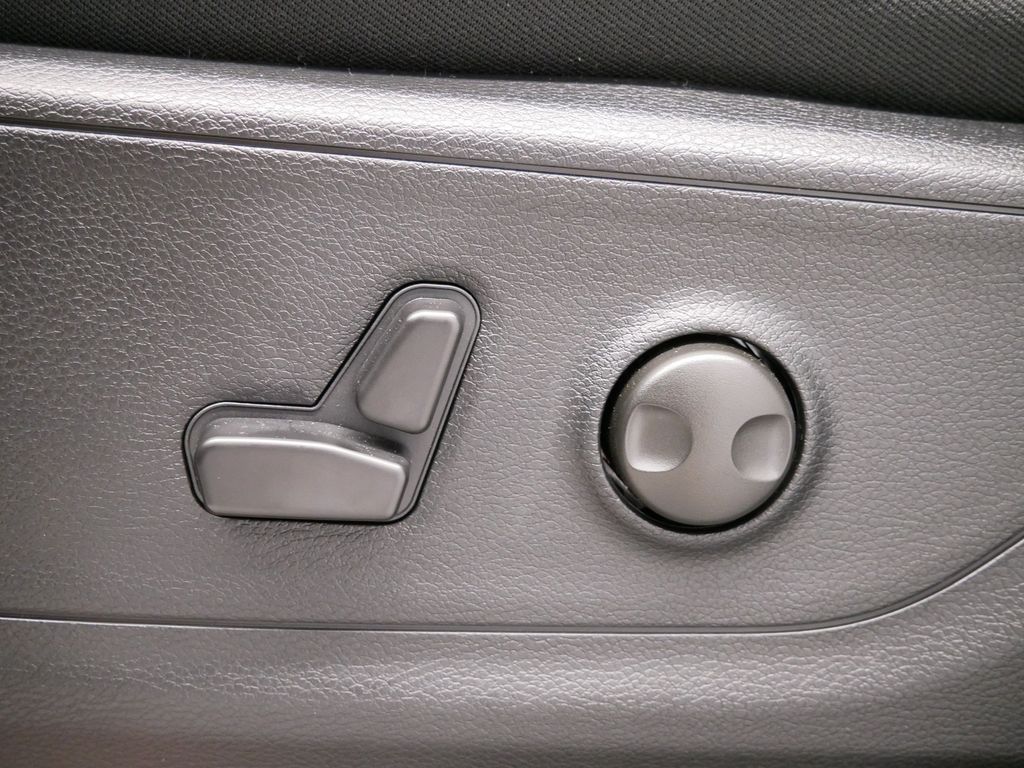 Thumbnail: 2026 RAM 1500 - 21