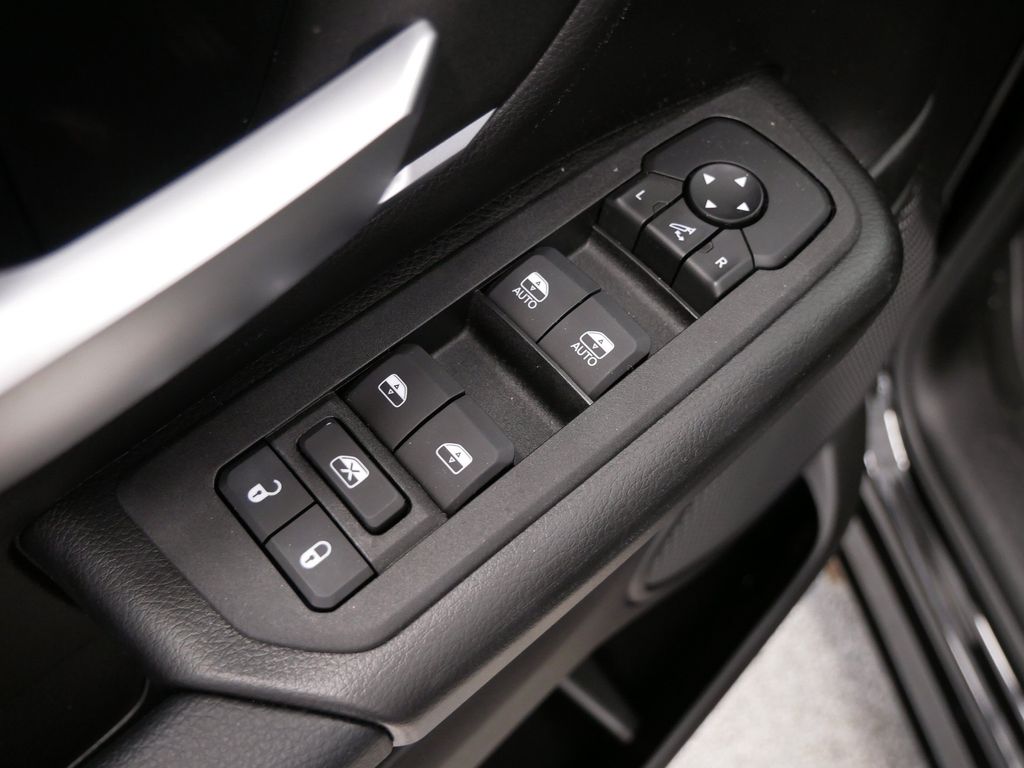 Thumbnail: 2026 RAM 1500 - 20
