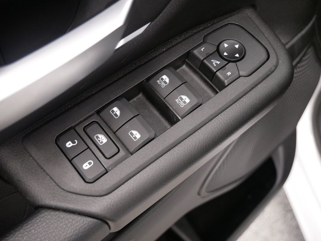 Thumbnail: 2026 RAM 1500 - 19