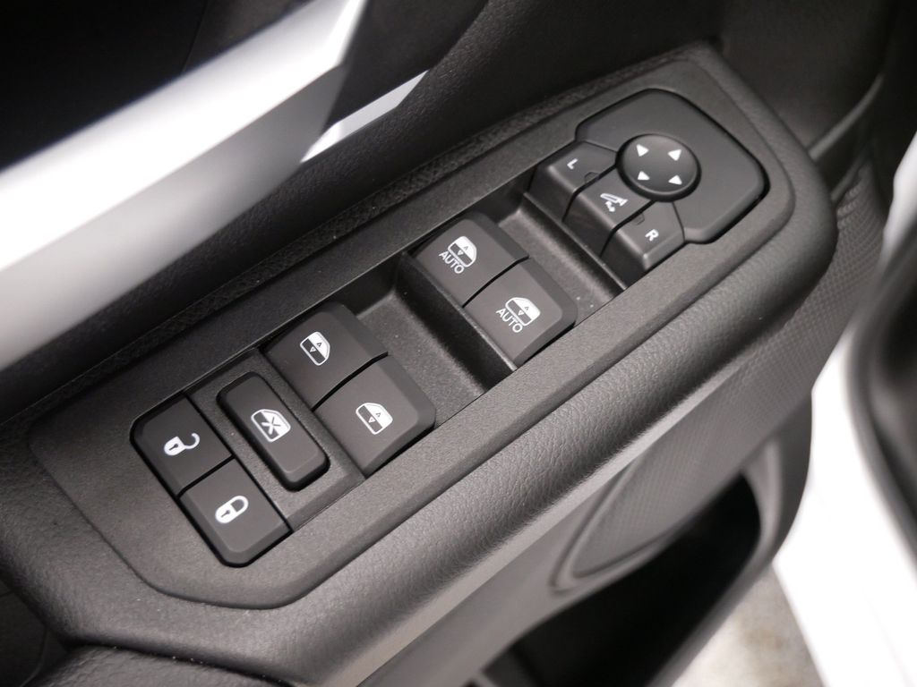 Thumbnail: 2026 RAM 1500 - 19