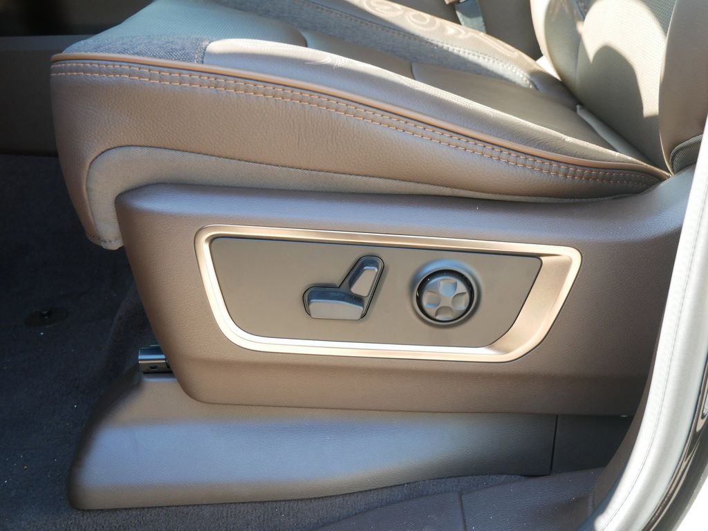 Thumbnail: 2025 RAM 1500 - 32