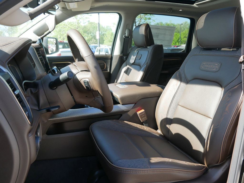 Thumbnail: 2025 RAM 1500 - 10