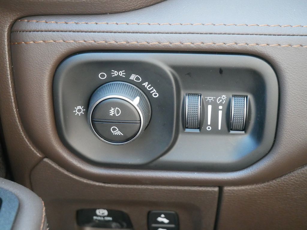 Thumbnail: 2025 RAM 1500 - 34