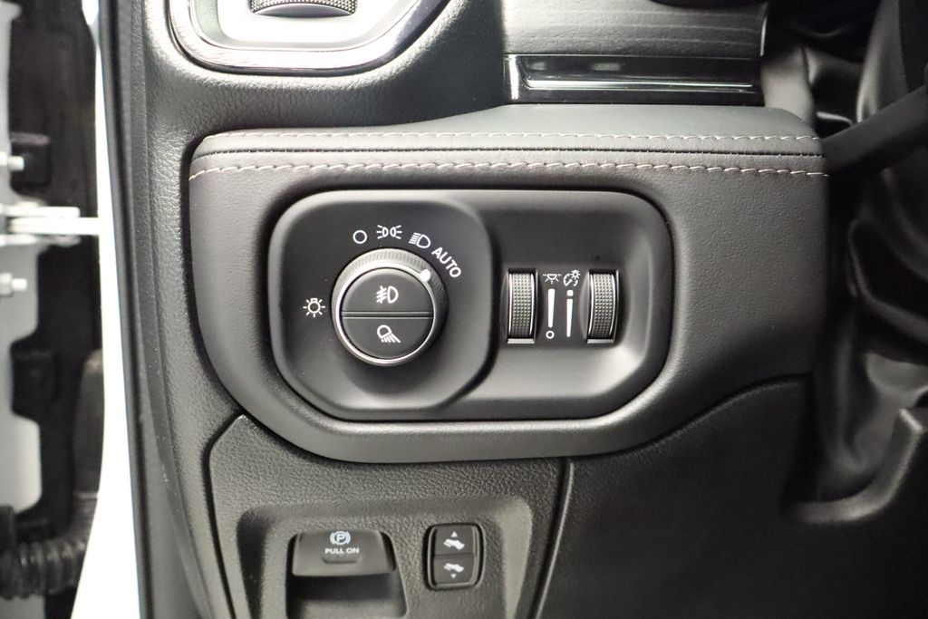 Thumbnail: 2023 RAM 1500 - 32