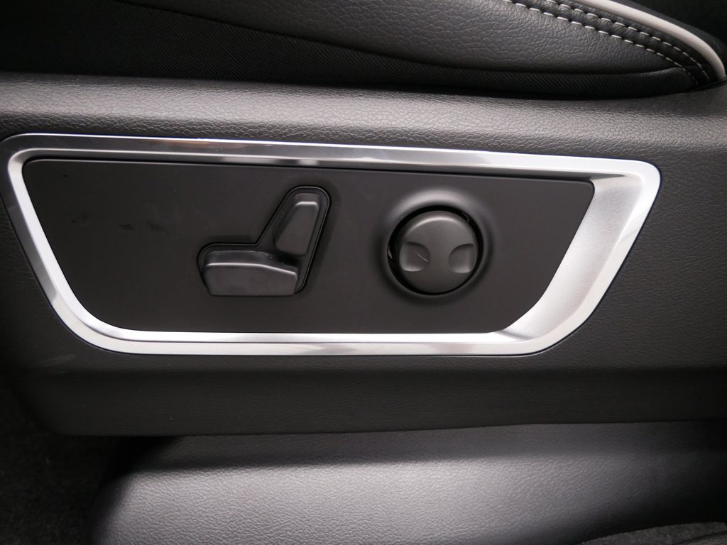 Thumbnail: 2026 RAM 1500 - 21