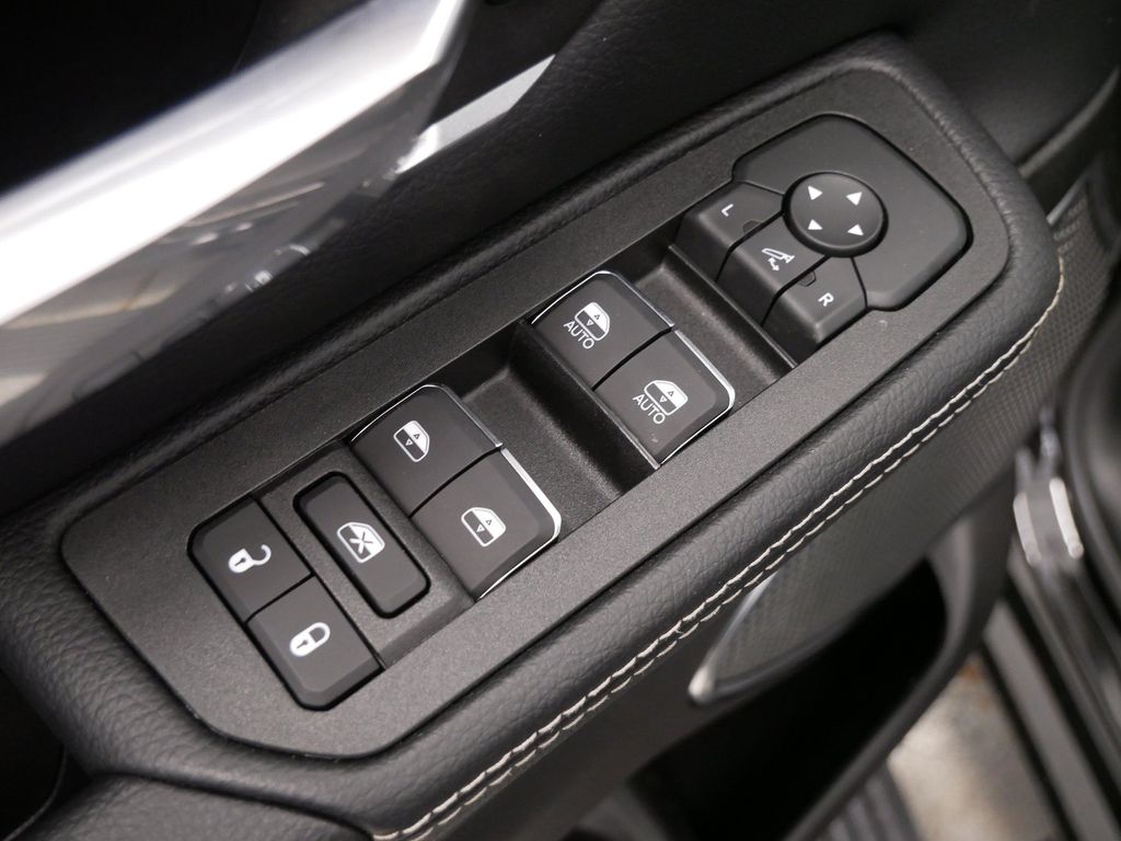 Thumbnail: 2026 RAM 1500 - 19
