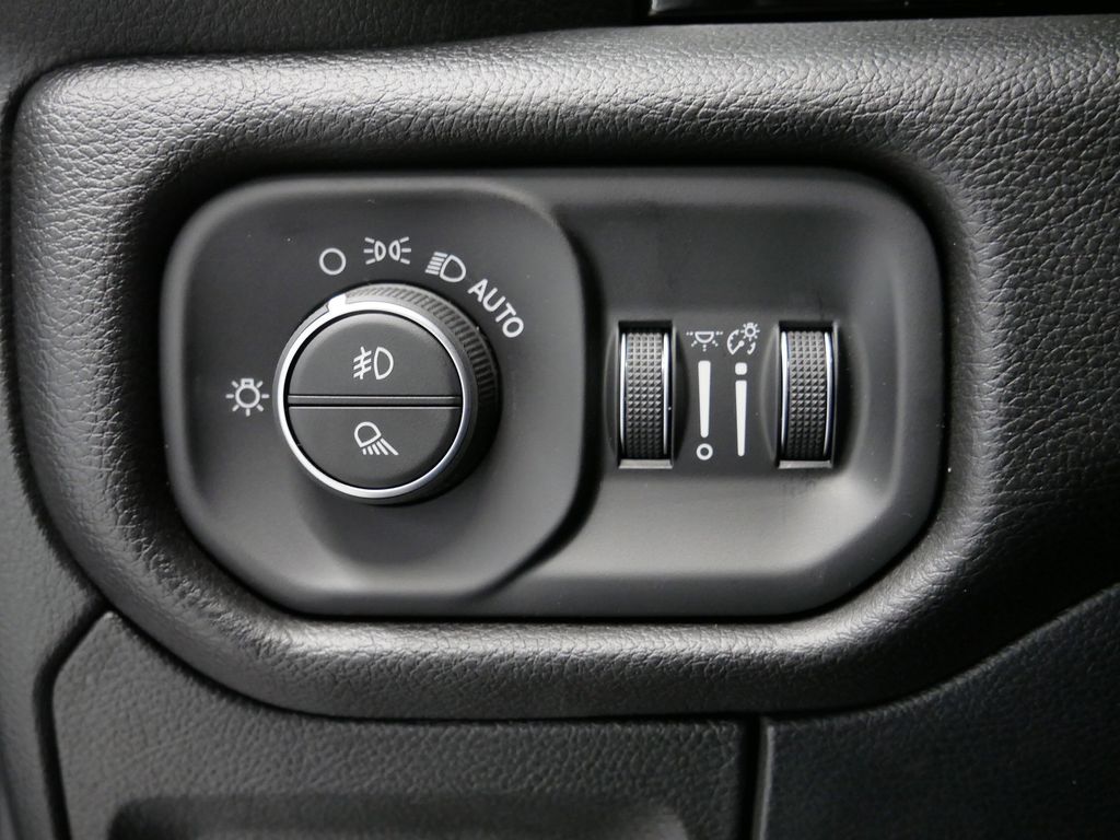 Thumbnail: 2026 RAM 1500 - 26