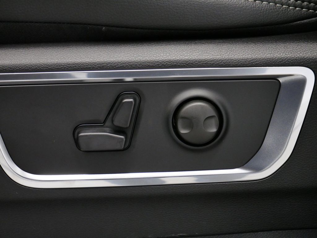 Thumbnail: 2026 RAM 1500 - 18