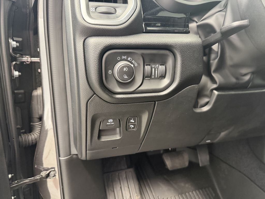 Thumbnail: 2026 RAM 1500 - 28