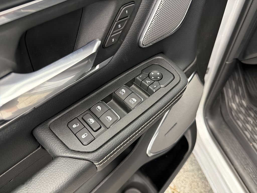 Thumbnail: 2026 RAM 1500 - 25