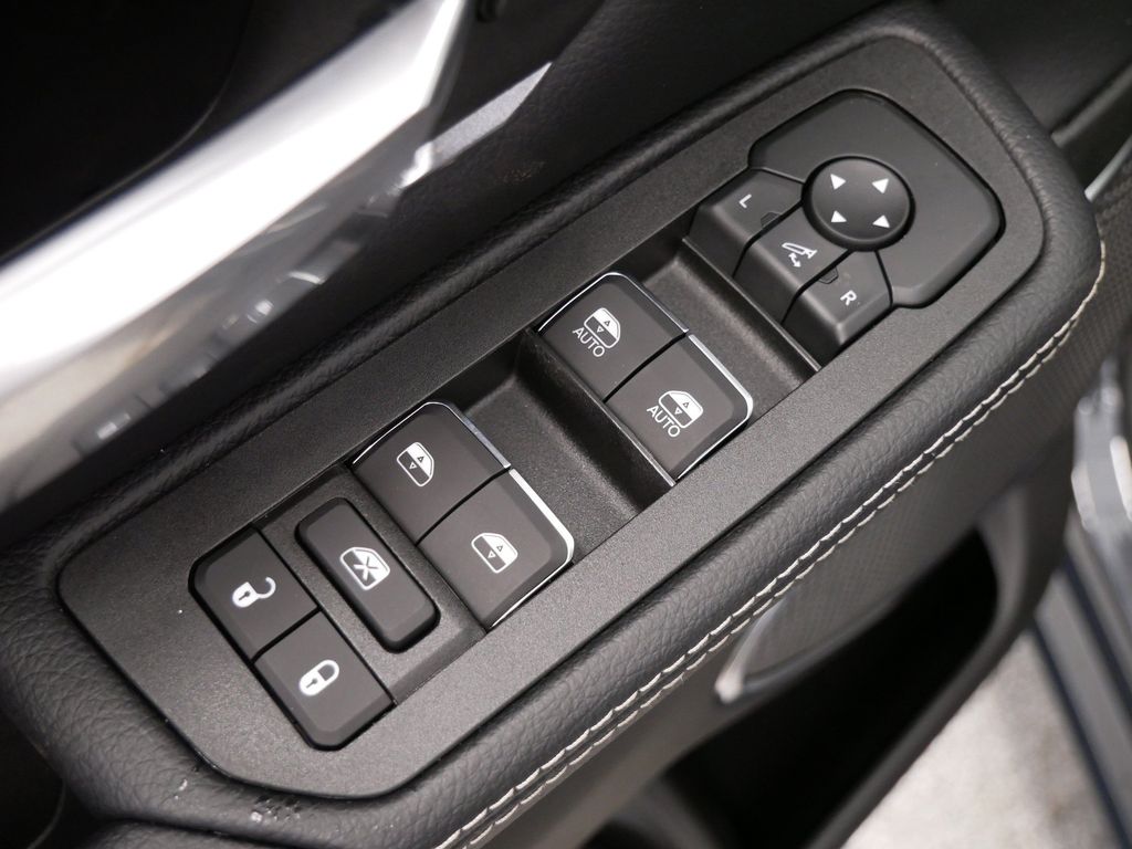 Thumbnail: 2026 RAM 1500 - 17