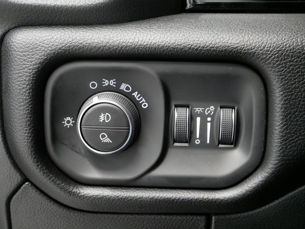 Thumbnail: 2026 RAM 1500 - 27