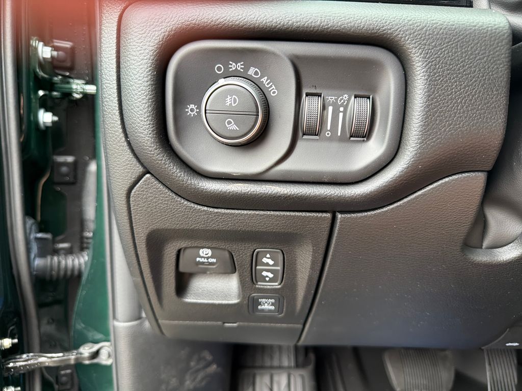 Thumbnail: 2026 RAM 1500 - 25