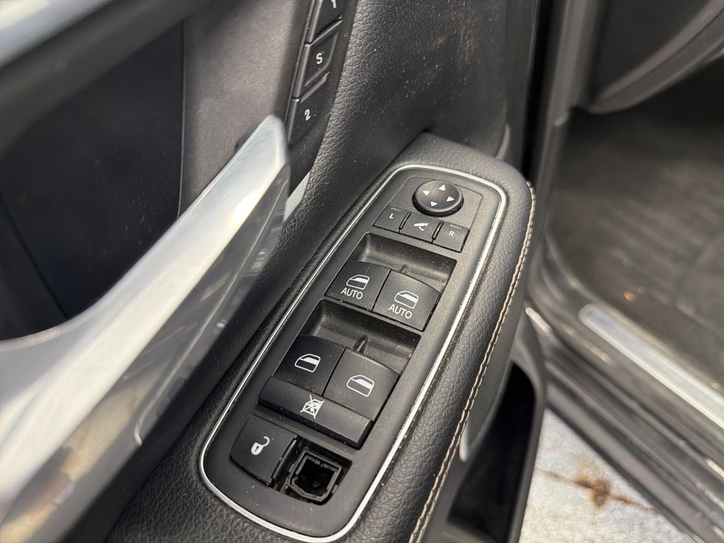 Thumbnail: 2019 RAM 1500 - 33