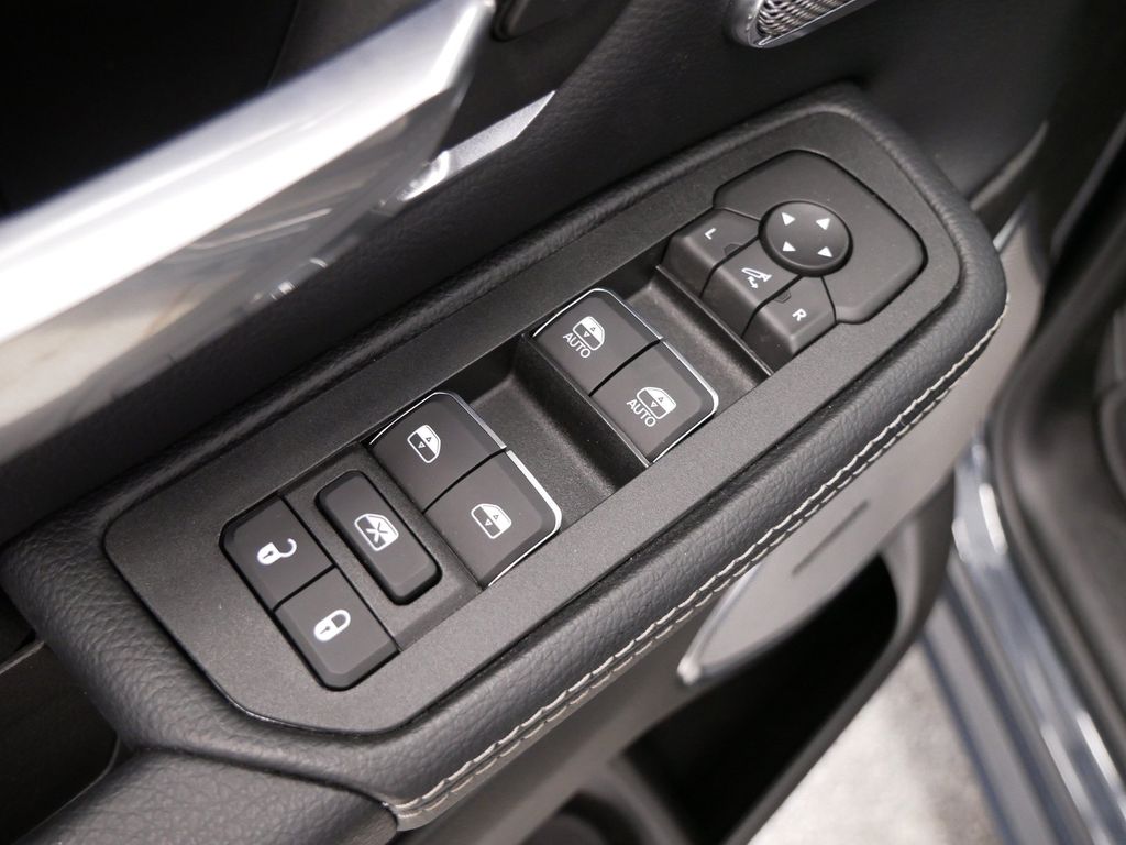 Thumbnail: 2026 RAM 1500 - 19