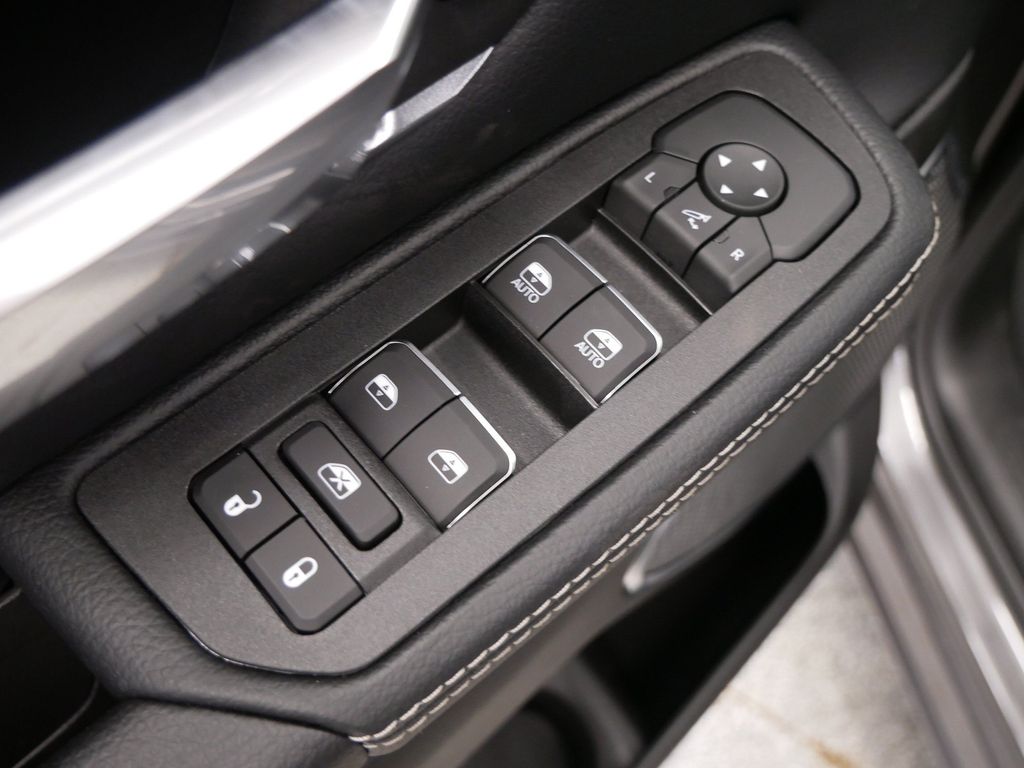 Thumbnail: 2026 RAM 1500 - 19