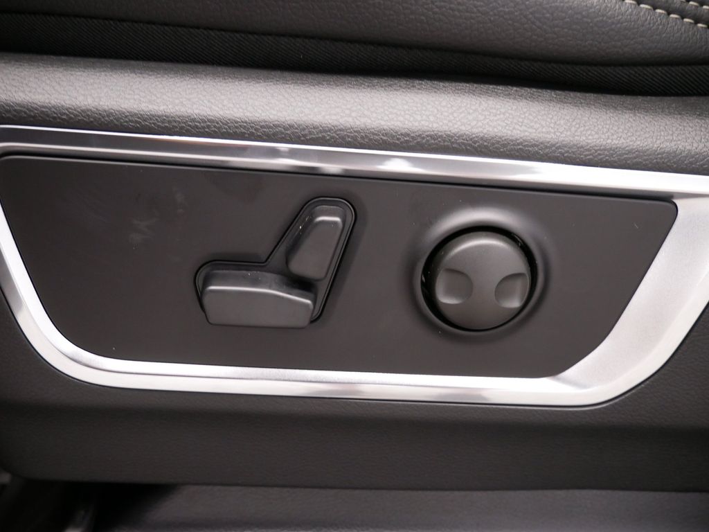 Thumbnail: 2026 RAM 1500 - 20