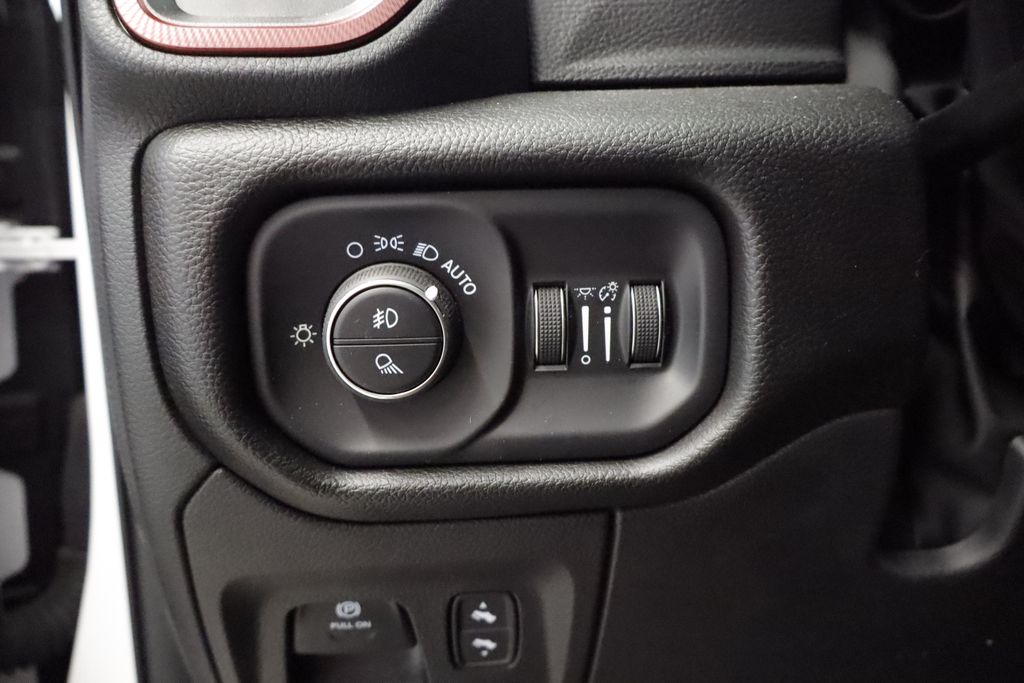 Thumbnail: 2025 RAM 1500 - 25