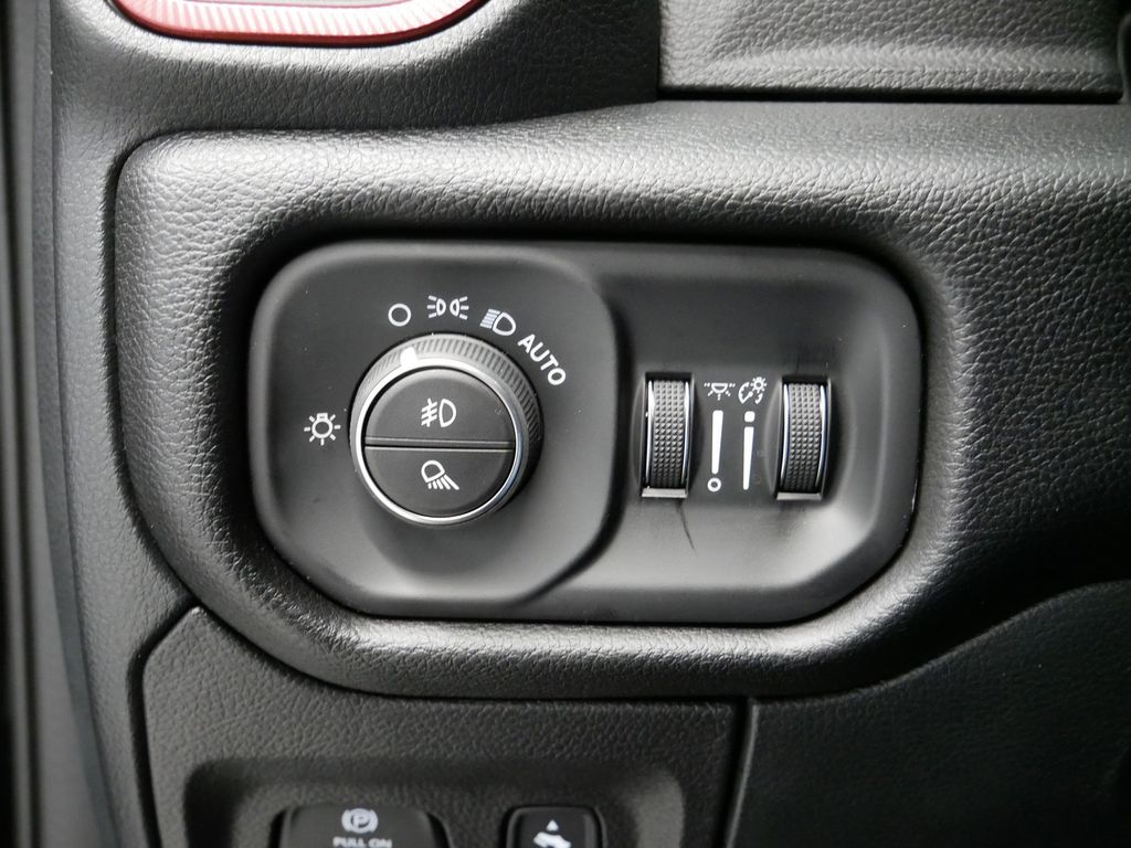 Thumbnail: 2026 RAM 1500 - 25