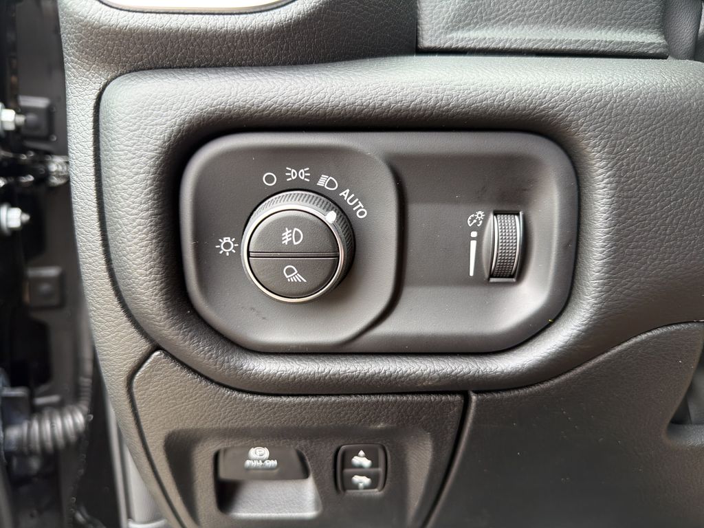 Thumbnail: 2026 RAM 1500 - 20
