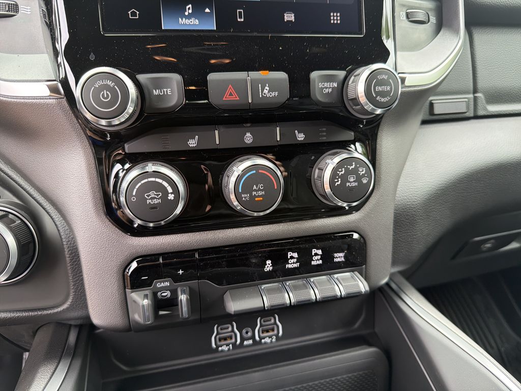Thumbnail: 2026 RAM 1500 - 26