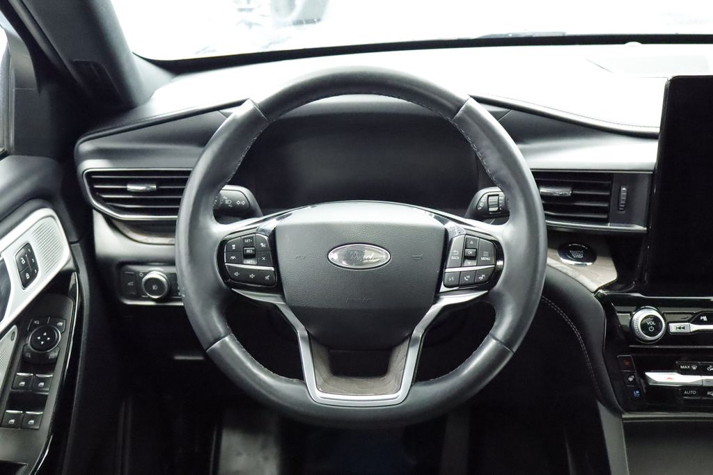 Thumbnail: 2022 Ford Explorer - 8