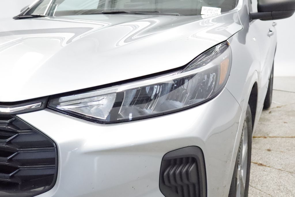 Thumbnail: 2023 Ford Escape - 21