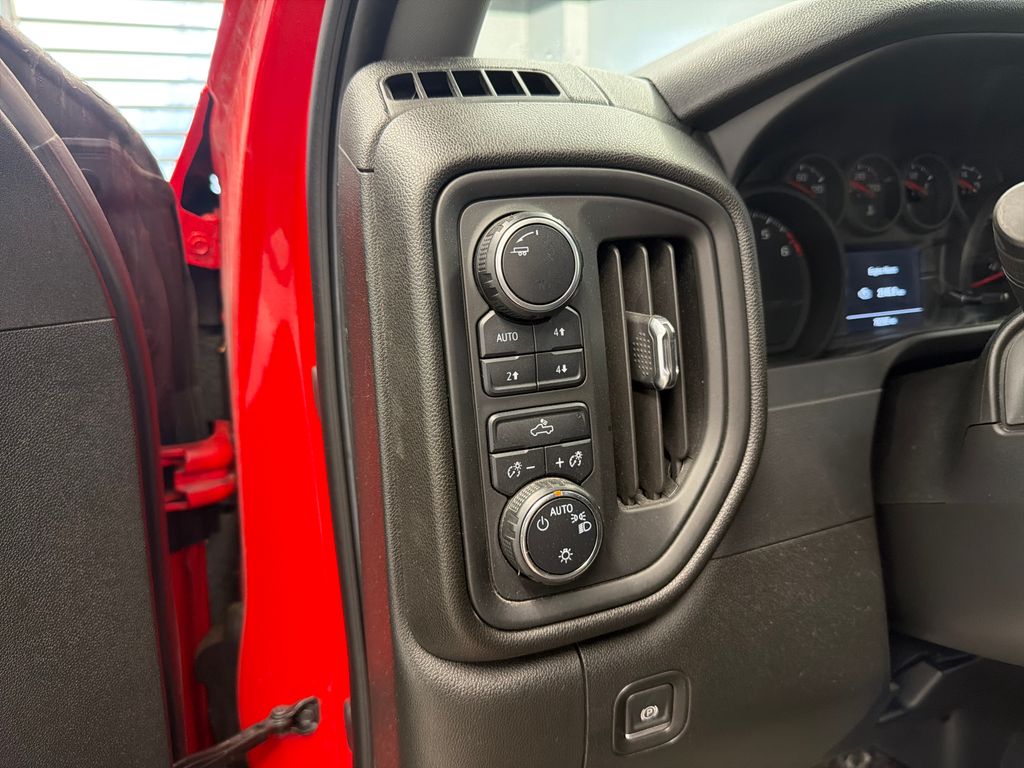 Thumbnail: 2020 Chevrolet Silverado 1500 - 22