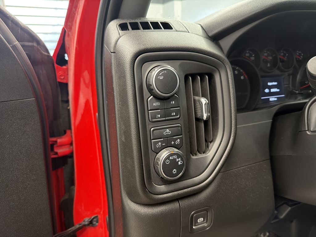 Thumbnail: 2020 Chevrolet Silverado 1500 - 22