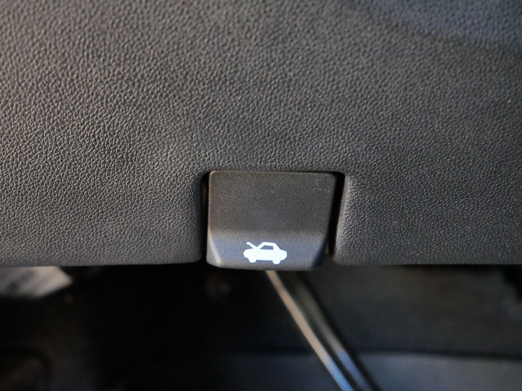 Thumbnail: 2019 Chevrolet Silverado 1500 - 17