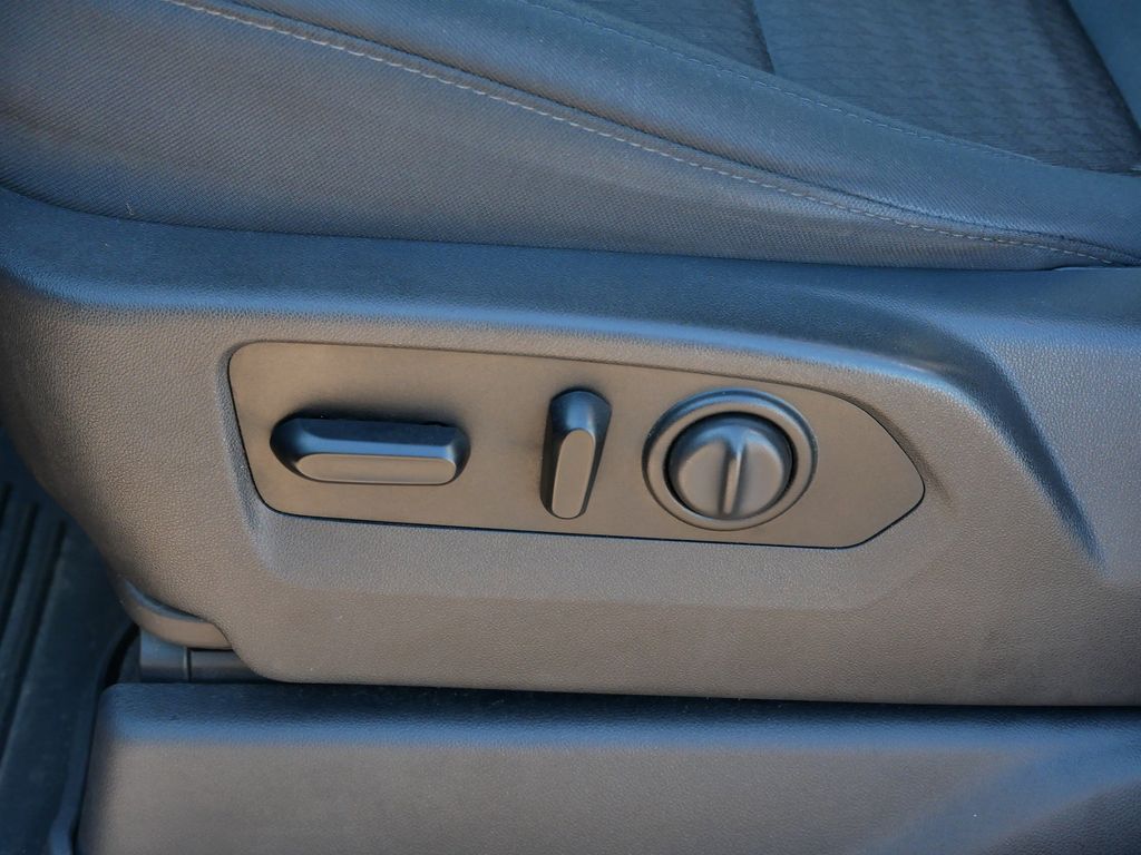 Thumbnail: 2019 Chevrolet Silverado 1500 - 18