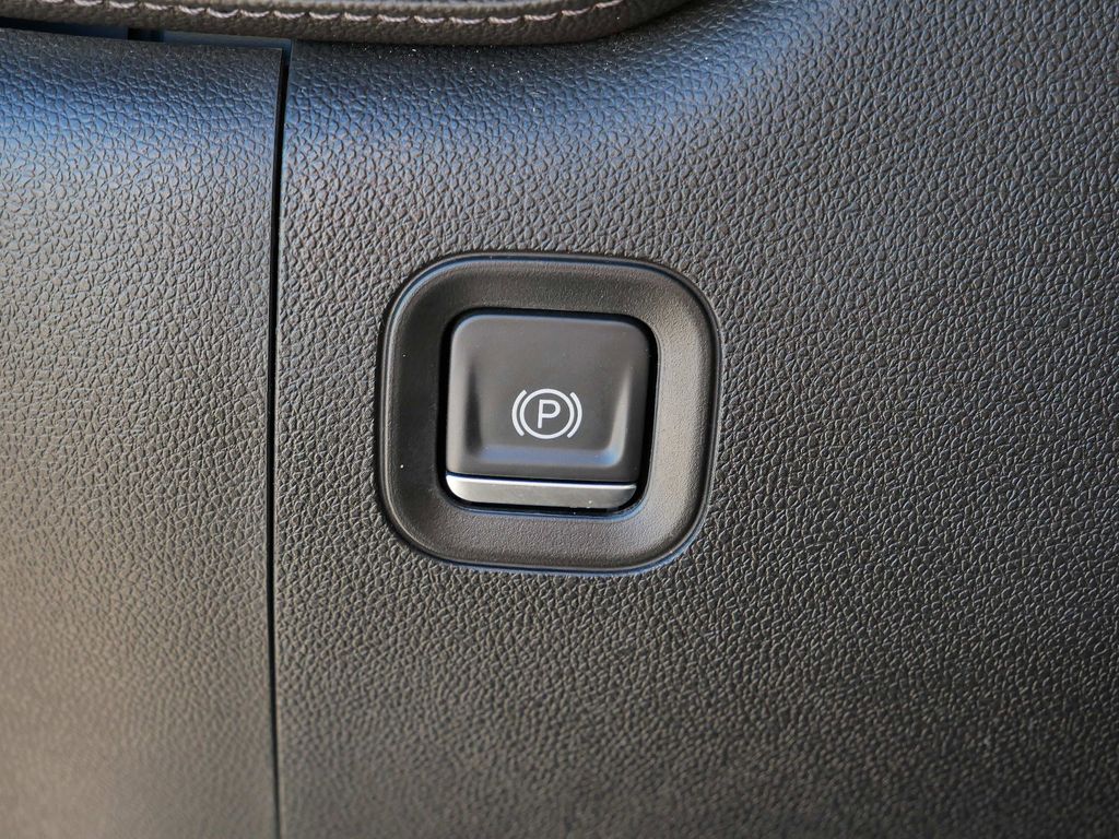 Thumbnail: 2019 Chevrolet Silverado 1500 - 26