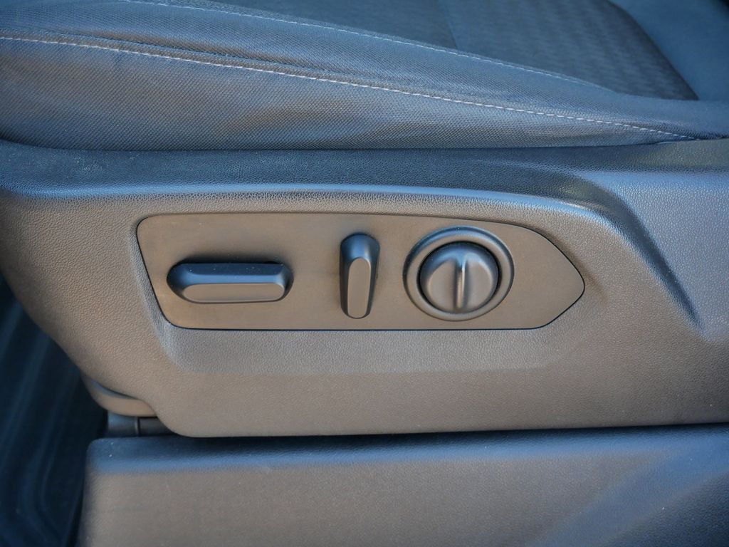 Thumbnail: 2019 Chevrolet Silverado 1500 - 17