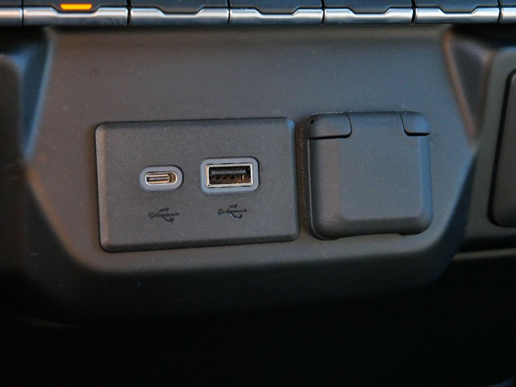 Thumbnail: 2019 Chevrolet Silverado 1500 - 36