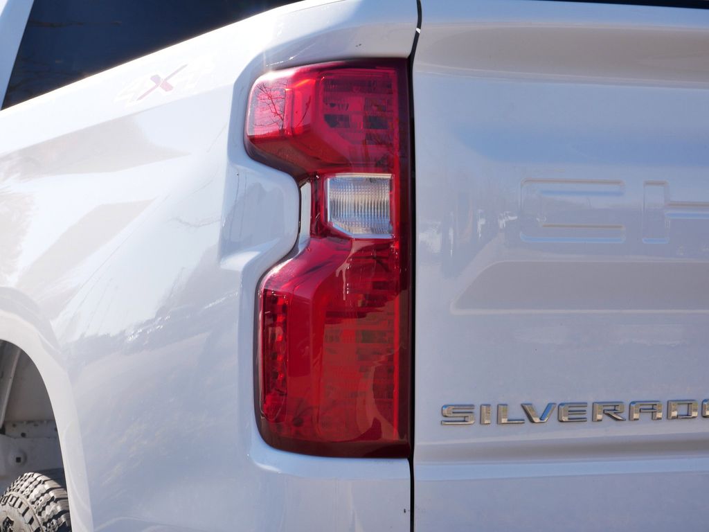 Thumbnail: 2019 Chevrolet Silverado 1500 - 47