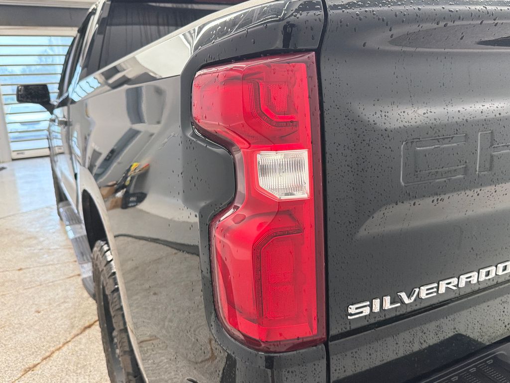 Thumbnail: 2021 Chevrolet Silverado 1500 - 18