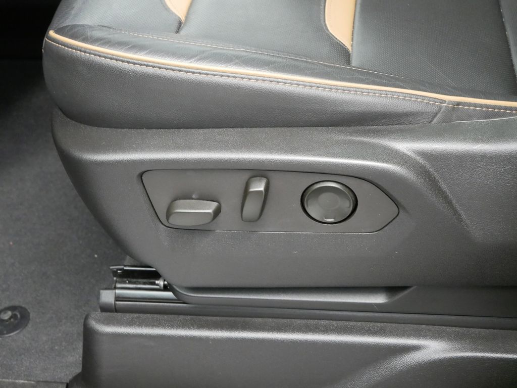 2021 GMC Yukon AT4 26