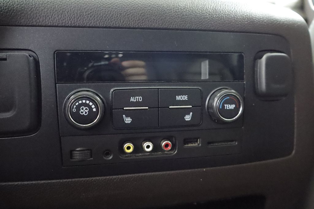 Thumbnail: 2016 GMC Yukon XL - 23