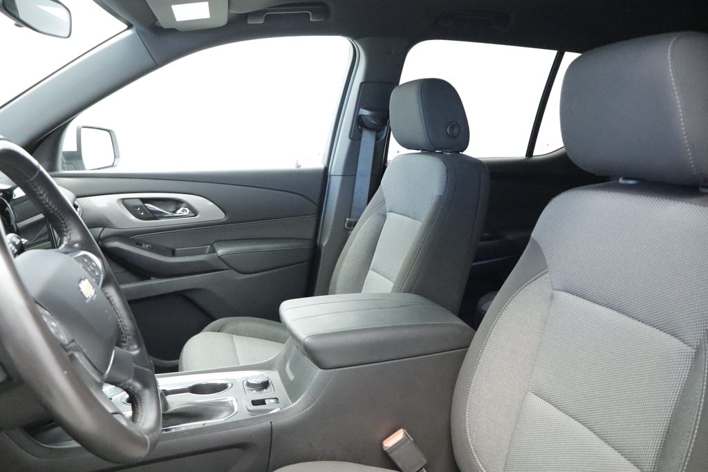 Thumbnail: 2022 Chevrolet Traverse - 9