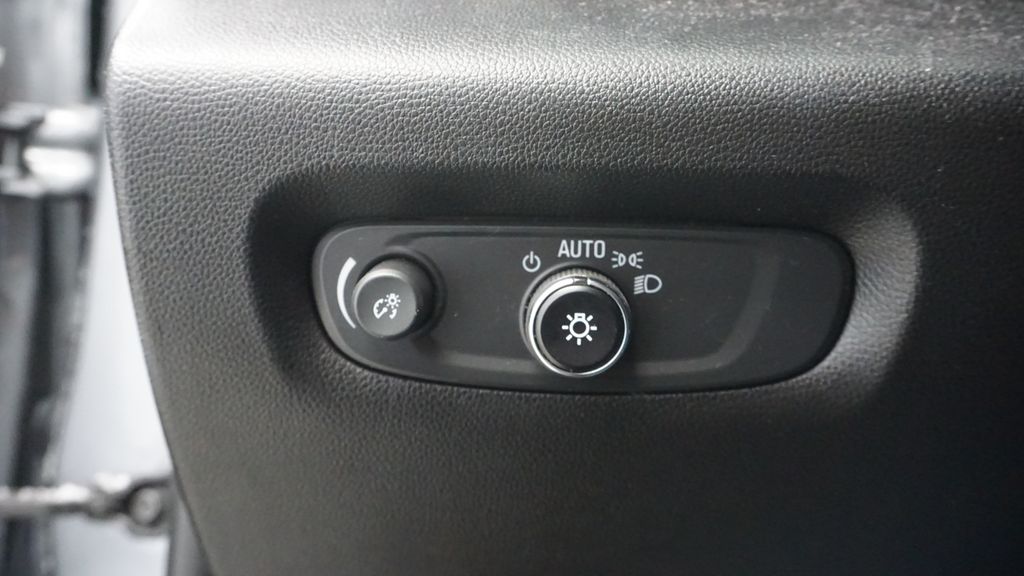 Thumbnail: 2023 Chevrolet Traverse - 30